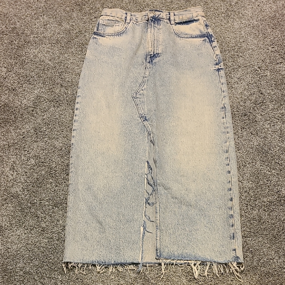 Zara Blue Straight Leg Size Medium Skirt with Slit Halfway Classic Denim Style